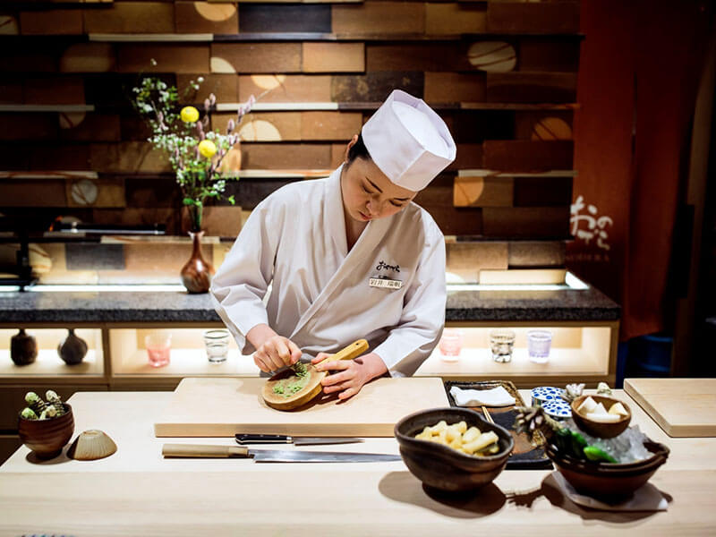 Đầu bếp Nhật Bản có thu nhập khủng