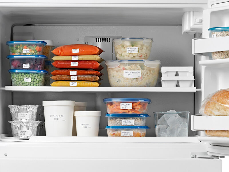 Không đậy kín nắp hộp khi bảo quản trong tủ lạnh Tomimarkets