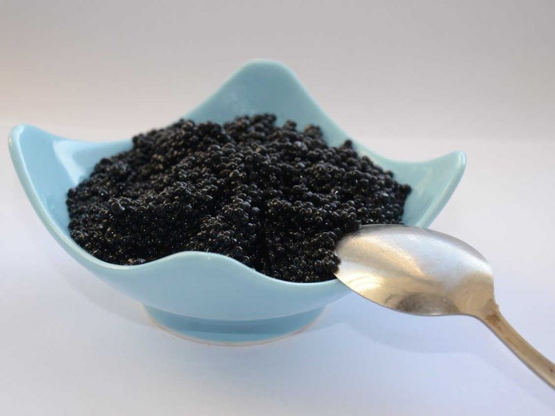 Caviar cần được phục vụ đúng cách để đảm bảo hương vị