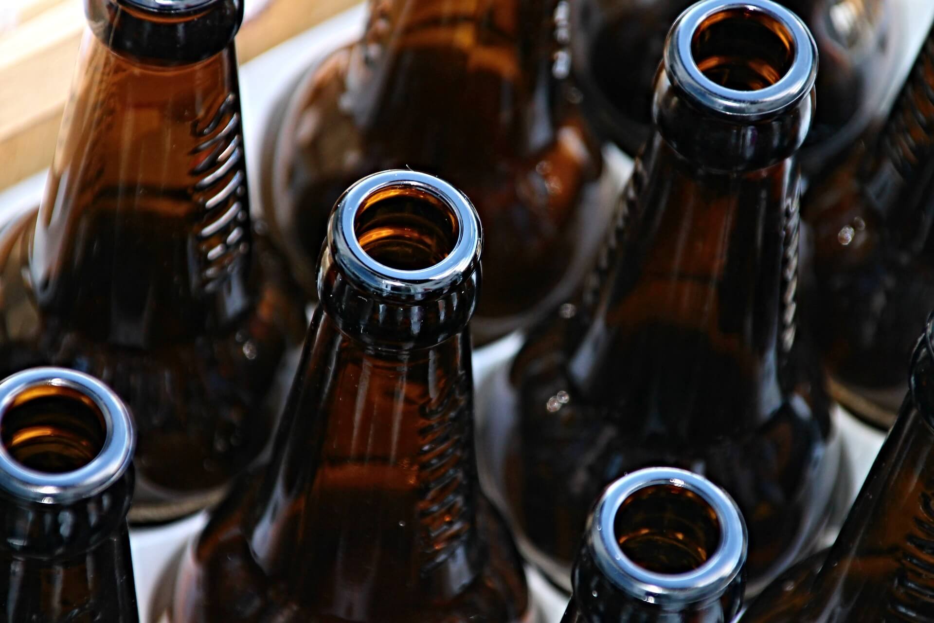 Bia chai cần được đóng gói và bảo quản kĩ lưỡng để tránh ánh sáng gây hại