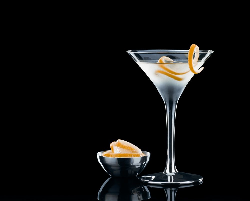 cách pha martini giống James Bond