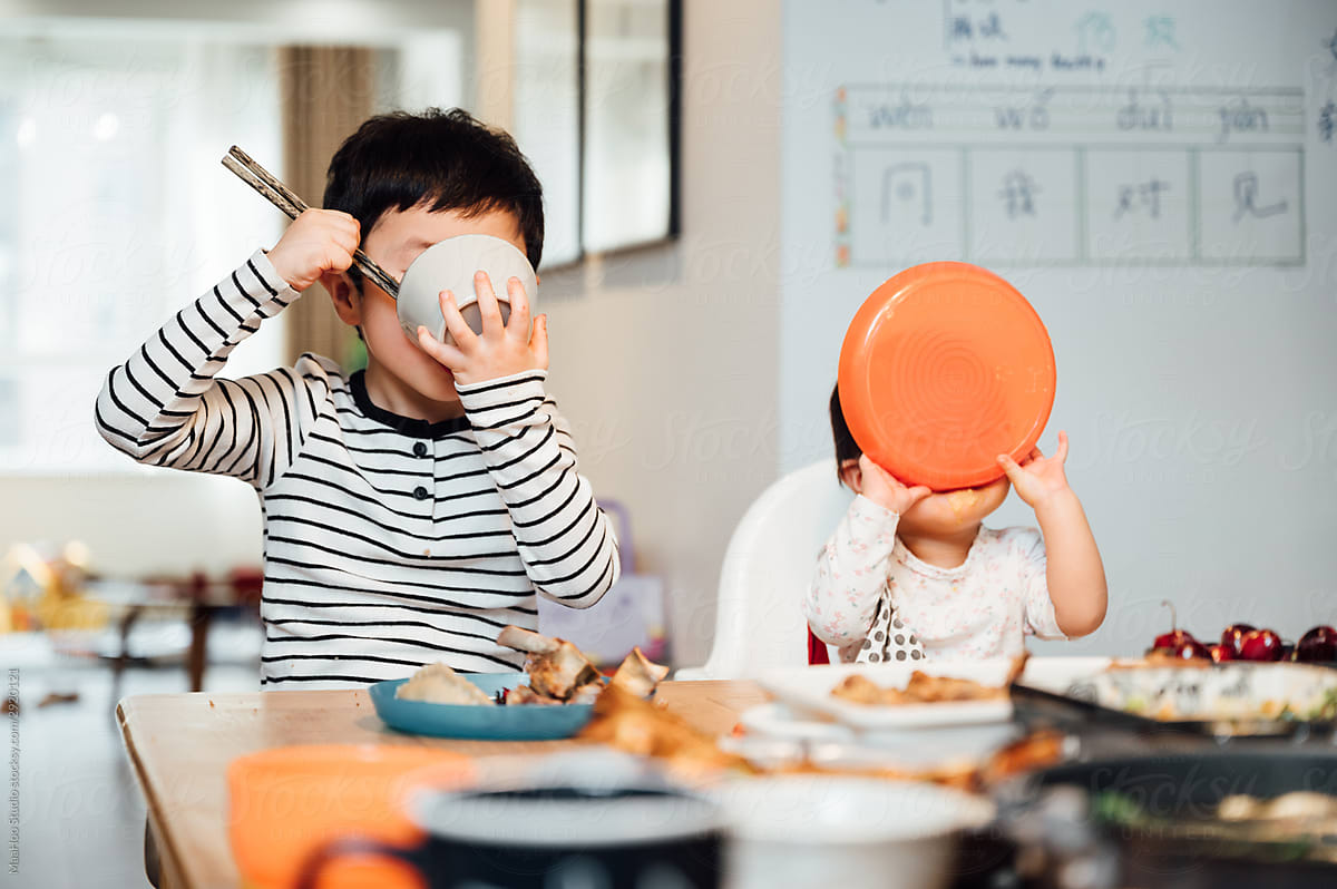 Một nghiên cứu khác từ Canada cho rằng trẻ em ăn chay cần phải được giám sát chặt chẽ chế độ ăn uống, tốc độ phát triển thể chất và trí óc so với các bạn đồng trang lứa