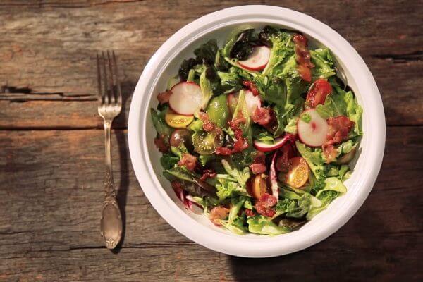 Salad thịt hun khói – Món ăn thanh mát ngày Tết