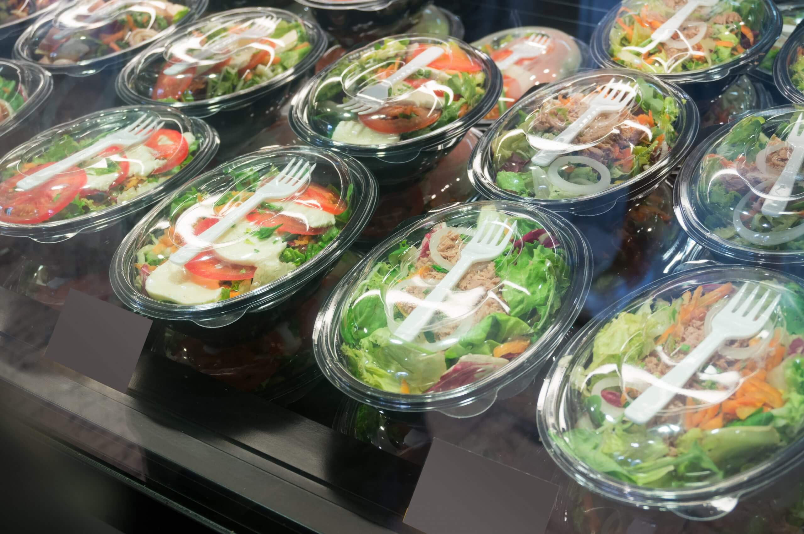 Salad và rau củ đóng hộp không nên rửa lại