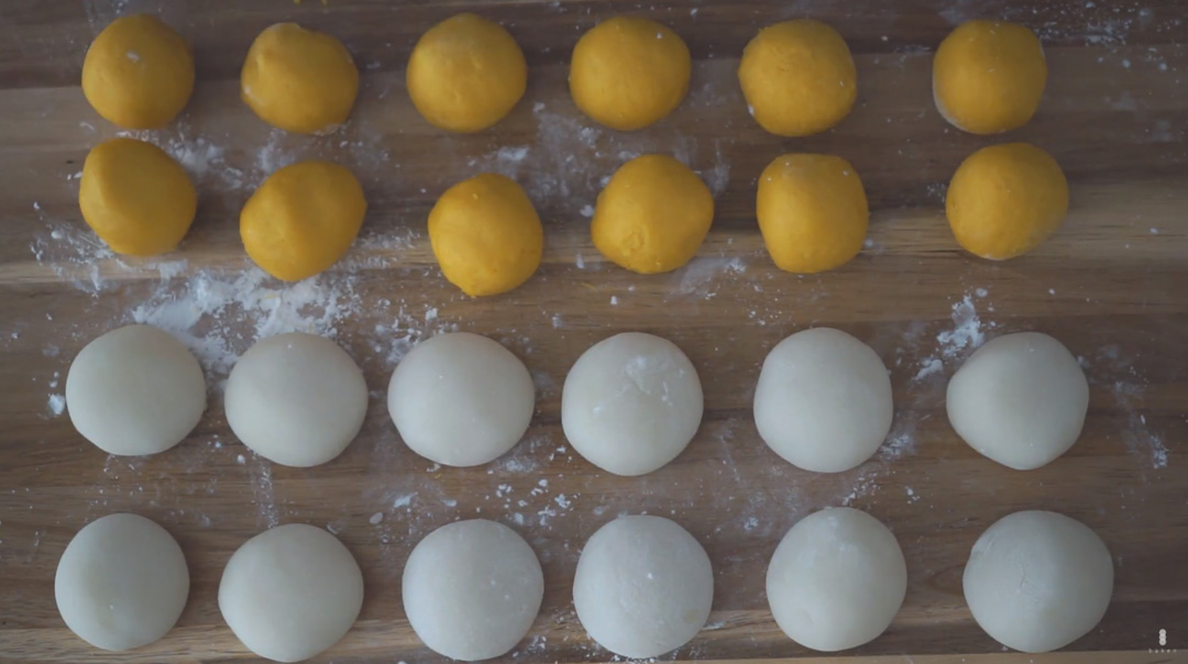 Nặn và tạo hình bánh dẻo nhân kem trứng custard