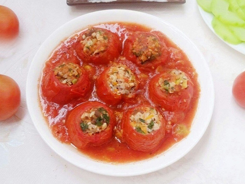 Cà chua nhồi thịt - món ăn lạ từ cà chua